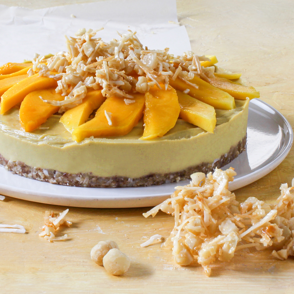 Mango cheesecake with macadamia crumble (Vegan & Paleo)